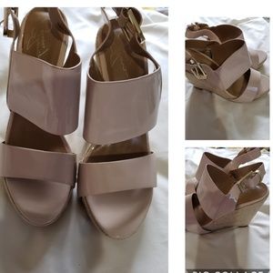 New sz 8 Report Signature PatentLeather Sandal